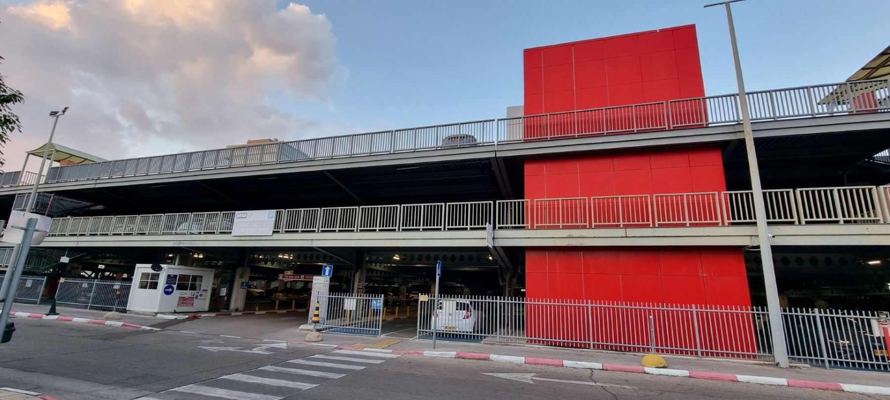 <p>צור קשר</p> ()